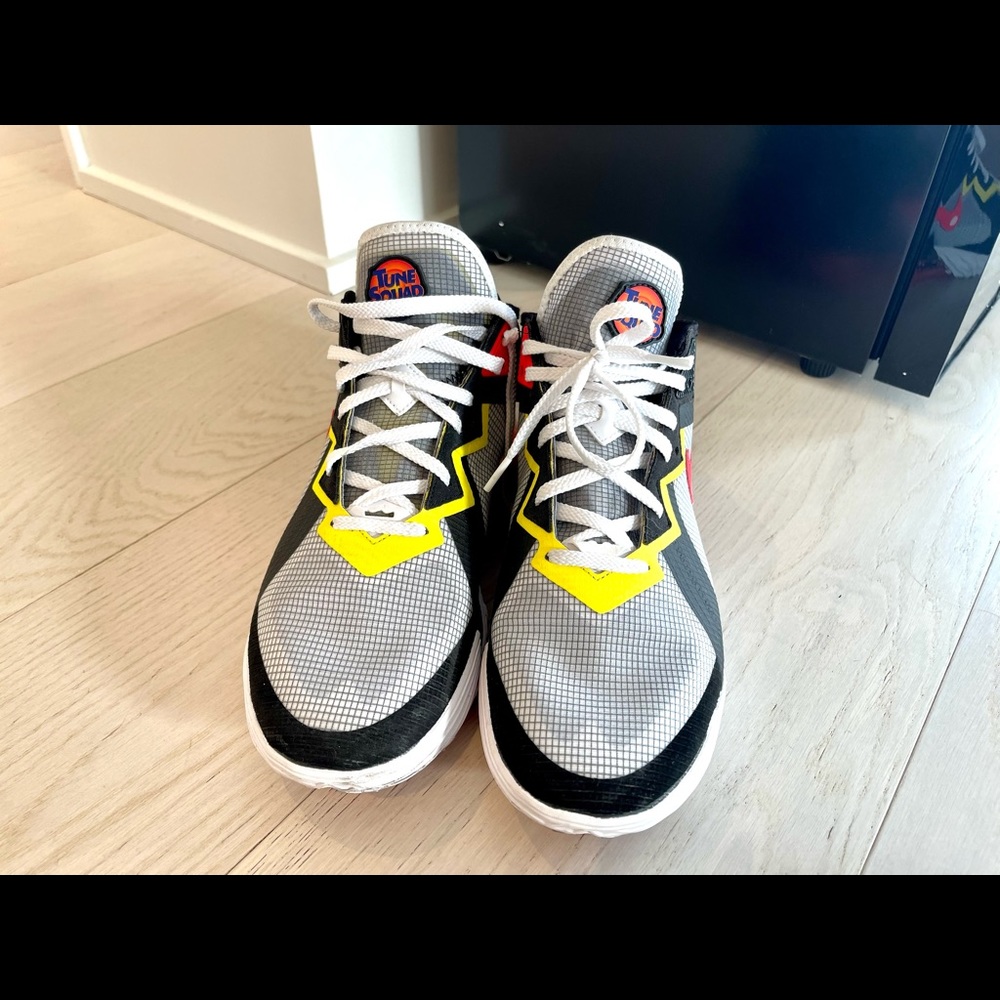 Like New - LeBron/Nike 18 Men’s Basketball Shoes